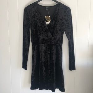 F21 Black Velvet Skater Dress 🖤